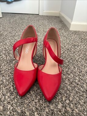 Gotogo Red Pointed Heels